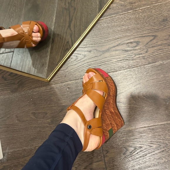 Tan wedges - Picture 2 of 8